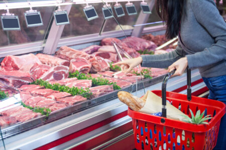 استمرار ارتفاع أسعار اللحوم الحمراء يثير غضب المغاربة، ومهني يكشف الأسباب