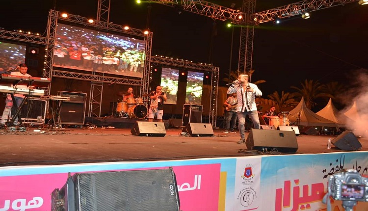 تزنيت : توقيف عضو بالفرقة الموسيقية لـ:”أيمن السرحاني” وسط فندق على هامش مهرجان تيميزار بتزنيت في نسخته الحادية عشرة.