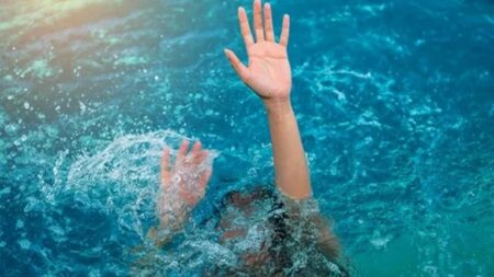 أكادير : الغرق يسلب حياة شاب في شاطئ أنزا أمام أنظار زملائه في المهنة.