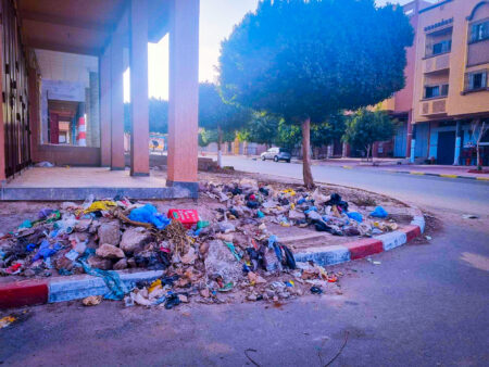 تزنيت : الأزبال تحول حياة الساكنة إلى جحيم لا يطاق تزنيت : الأزبال تحول حياة الساكنة إلى جحيم لا يطاق