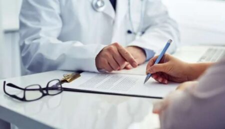 الحكومة تعترف بطول آجال استرداد مصاريف العلاج وتكشف عن تدابير لتسريع معالجة الملفات