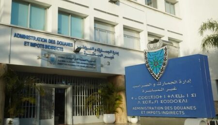 الجمارك تداهم "قيسارية" للذهب وسط تخوف كبير بين تجار الحلي والمجوهرات.