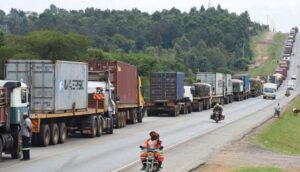 نقابيون يكشفون تدهور أوضاع السائقين المغاربة العالقين في حدود النيجر، وسط مطالب بتدخل الوزير بوريطة