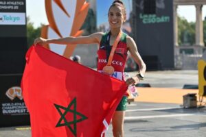 الملك يهنئ العداءة فاطمة الزهراء كردادي بفوزها بالميدالية البرونزية في بطولة العالم لألعاب القوى