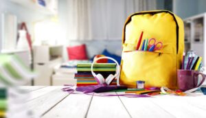 إثقال كاهل تلاميذ التعليم الخصوصي بكثرة الكتب والمستلزمات الدراسية يثير غضب أولياء الأمور