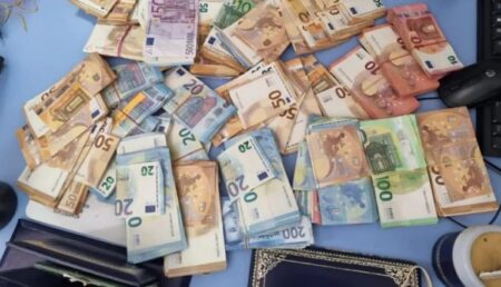 إحباط محاولة تهريب “اليورو” إلى المغرب إحباط محاولة تهريب "اليورو" إلى المغرب
