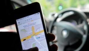 تعنيف سائحتين وسرقة ممتلكاتهما يورط سائقا للنقل بالتطبيقات