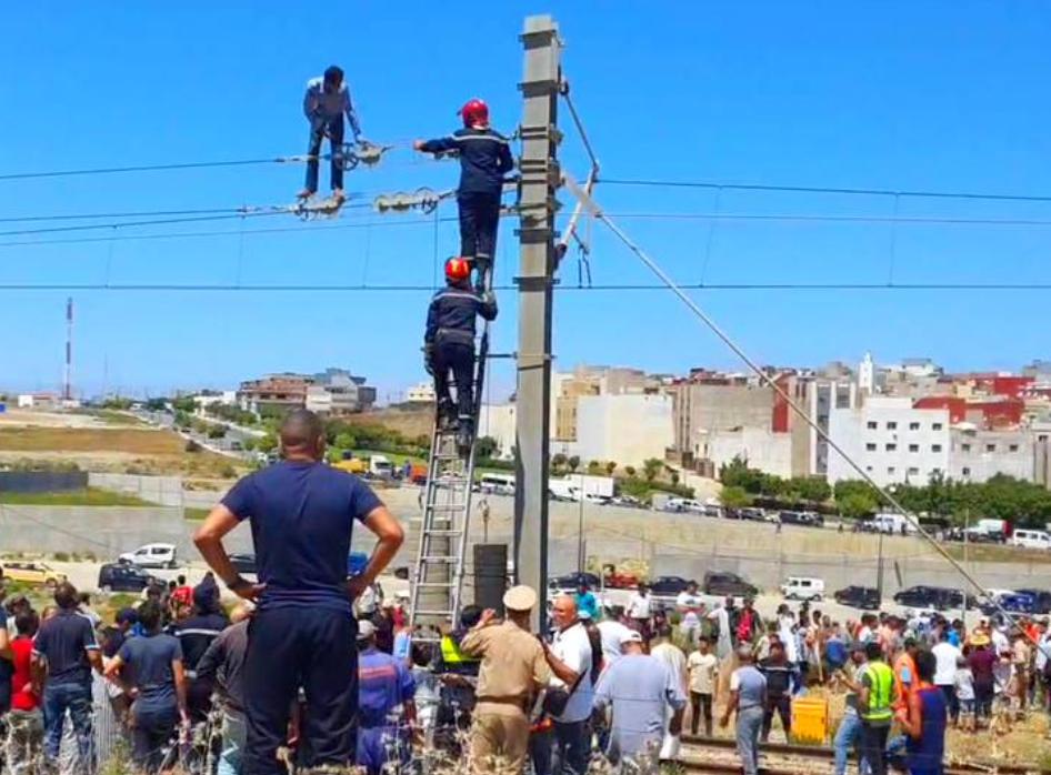 شخص يعطل عمـل القطار 2
