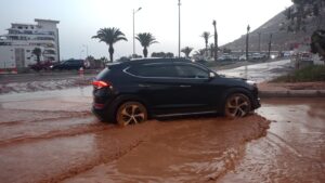 أكادير : انفجار أنبوب ماء يتسبب في ضياع كميات كبيرة من الماء، و إغراق مدخل المدينة.