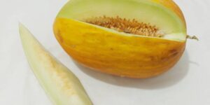 “البطيخ” ينهي حياة طفل وسط صدمة أفراد أسرته