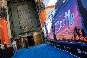 فيلم بلو بيتل يطيح بـباربي