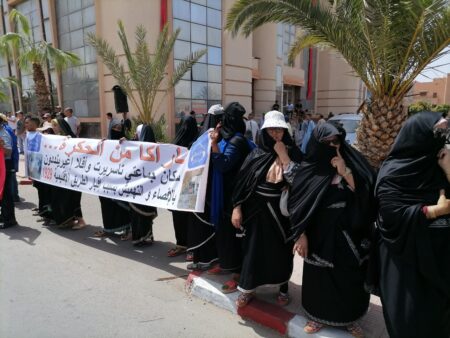 وقفة احتجاجية في تزنيت تنادي بتنفيذ مشروع الطريق الإقليمية 1929. (+صور)