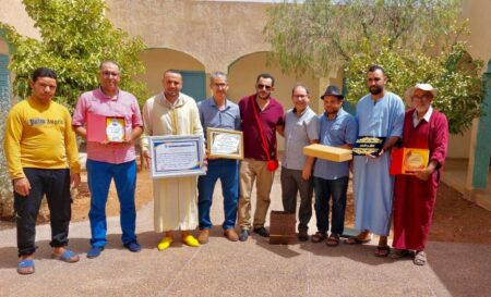 "يوسف الخوجة" قائد قيادة تامنت، يحضى بتكريم خاص.