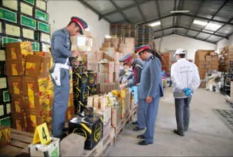 توقيف بقال يبيع الخمور مع المواد الغدائية في محل للبقالة بالقليعة