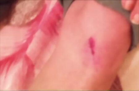 تيزنيت : عصابة الملثمين تهاجم منتدبا قضائيا متقاعدا بالسيوف وسط المدينة