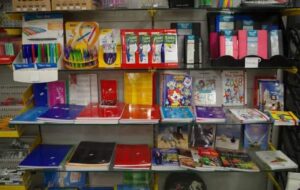 أسعار اللوازم والأدوات المدرسية تلهب جيوب الآباء، وجمعيات أولياء التلاميذ تدخل على الخط