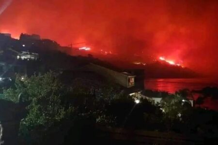 اندلاع حرائق جديدة في منطقة القبائل الجزائرية: مخاوف من تكرار كارثة الغابات اندلاع حرائق جديدة في منطقة القبائل الجزائرية: مخاوف من تكرار كارثة الغابات