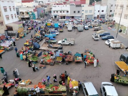 أكادير : احتلال الباعة الجائلين شارعا عموميا يثير استياء ساكنة أحد الأحياء، وسط مطالب بتدخل الجهات الوصية أكادير : احتلال الباعة الجائلين شارعا عموميا يثير استياء ساكنة أحد الأحياء، وسط مطالب بتدخل الجهات الوصية