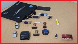 تزوير وثائق ومحررات رسمية يقود شخصين للإعتقال، و هذا ما عثر بحوزتهما.