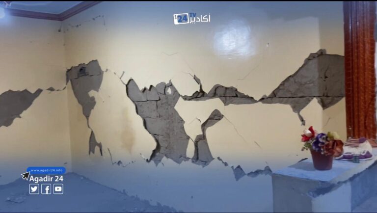 زلزال تارودانت .. مواطنون يخشون العودة إلى منازلهم بسبب التشققات التي أحدثها الزلزال
