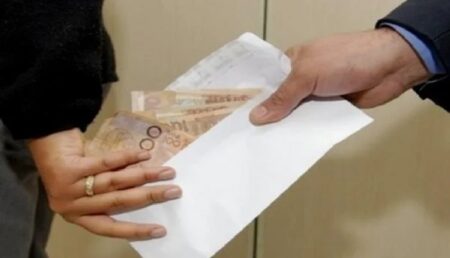 تارودانت : الرقم الأخضر يطيح بعون سلطة برتبة “شيخ”. تارودانت : الرقم الأخضر يطيح بعون سلطة برتبة "شيخ".