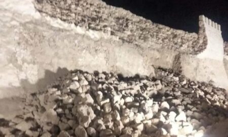 أكادير : سياح مغاربة وأجانب يعيشون لحظات الرعب إثر سقوط جزء من سور "أكادير أوفلا" التاريخي