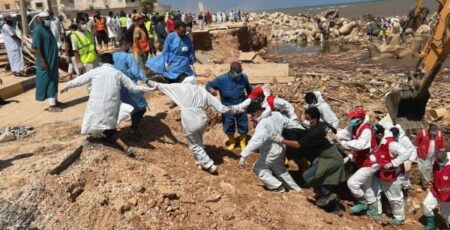 ليبيا : فرق الإنقاذ تبدأ البحث عن أكثر من 10 آلاف مفقود في البحر بعد فقدان الأمل بالعثور عليهم في اليابسة.. ليبيا : فرق الإنقاذ تبدأ البحث عن أكثر من 10 آلاف مفقود في البحر بعد فقدان الأمل بالعثور عليهم في اليابسة..