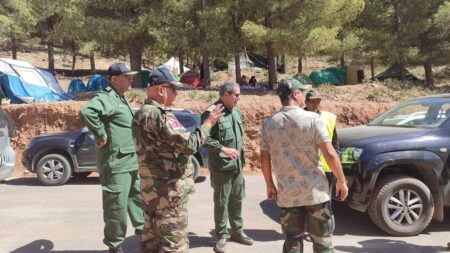 بالصور : والي جهة سوس ماسة مرفوقا بالقائد الجهوي للدرك الملكي، يتفقدان مخيم تمسولت بإقليم تارودانت.