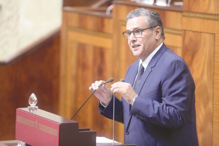 أخنوش يكشف عن مخرجات الحوار مع النقابات التعليمية، و هذا ما قاله بهذا الشأن :