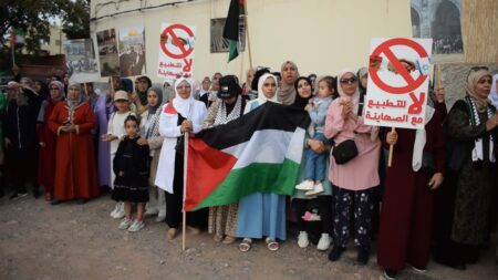 أكادير : تنظيم وقفة احتجاجية تضامنية عارمة أمام قنصلية فرنسا. (+صور)