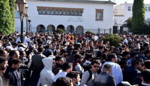 أمام الوزارة