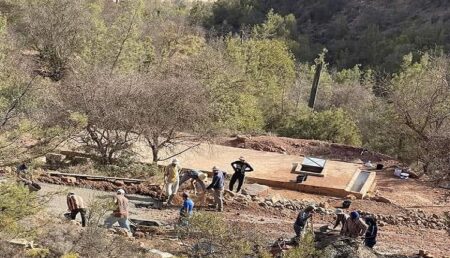 أكادير إداوتنان (+ صور): ساكنة “إضمين” تفك العزلة عن نفسها بإصلاح الطريق المؤدية إلى دواويرها أكادير إداوتنان (+ صور): ساكنة "إضمين" تفك العزلة عن نفسها بإصلاح الطريق المؤدية إلى دواويرها