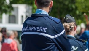 دركي فرنسي يضع حداً لحياته بعد إزهاق روح ثلاث من بناته.