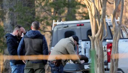 سلسلة حوادث إطلاق نار جماعي تودي بحياة ستة أشخاص وتصيب أكثر من أربعين في الولايات المتحدة سلسلة حوادث إطلاق نار جماعي تودي بحياة ستة أشخاص وتصيب أكثر من أربعين في الولايات المتحدة