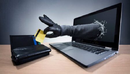 بينها تارودانت.. شبكة للنصب الإلكتروني توقع بمجموعة من الضحايا في مدن مغربية مختلفة بينها تارودانت.. شبكة للنصب الإلكتروني توقع بمجموعة من الضحايا في مدن مغربية مختلفة