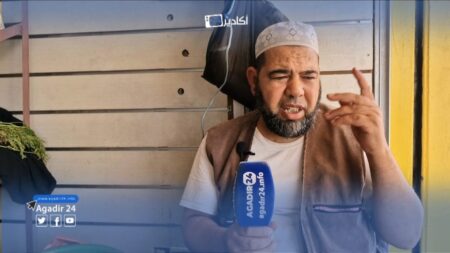 صرخة خضار بسبب الغلاء : ” إلى مارحمنَا الله.. مشينا فِيها كاميلين.. “ صرخة خضار بسبب الغلاء : " إلى مارحمنَا الله.. مشينا فِيها كاميلين.. "