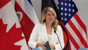 مفاجئ: كندا تدعو مواطنيها في لبنان لمغادرة البلاد.