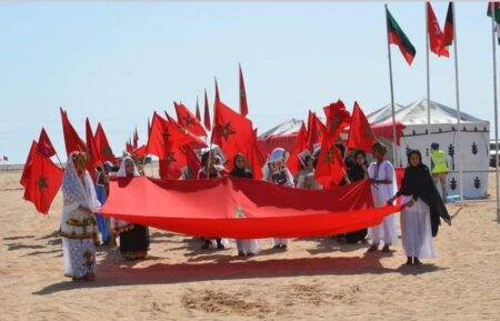 "الموروث الثقافي في خدمة التنمية"، شعار مهرجان الساقية الحمراء الدولي لسباق الإبل في نسخته الثالثة.