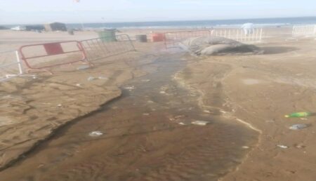 أكادير : مياه عادمة بشاطئ "أنزا" تثير غضب فاعلين بيئيين، وسط مطالب بمحاسبة المسؤولين عن هذه "الكارثة البيئية"