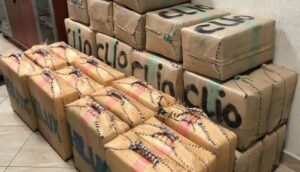 إحباط محاولة تهريب طن و430 كيلوغرام من مخدر الشيرا على متن شاحنة للنقل الدولي.