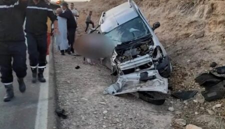 طاطا : انقلاب سيارة للنقل المزدوج على متنها 25 شخصا