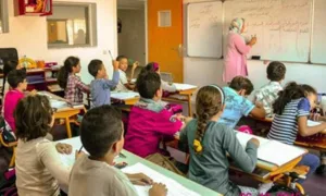 المدارس العمومية توجه نداءََ إلى أسر التلاميذ تخبرهم باستئناف الدراسة اليوم الإثنين.