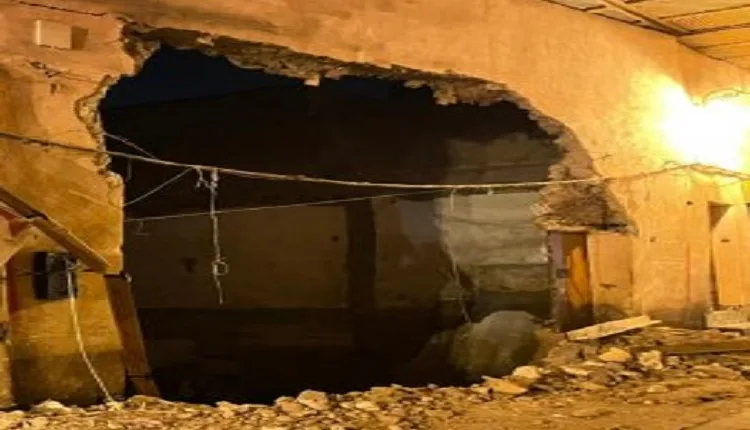 انهيار حائط في طور البناء ينهي حياة طفل ويرسل آخر إلى المستشفى