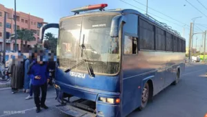 تعرض حافلة لنقل السجناء لحادثة سير يخلف استنفارا أمنيا واسعا