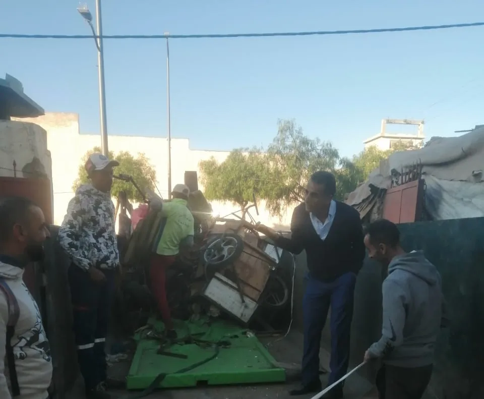 السلطات والشرطة الإدارية تخلي أكبر خزان عشوائي للعربات اليدوية بأكادير .(+صور).