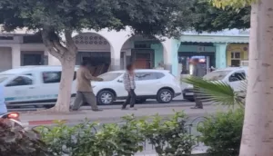 ظاهرة المتشردين و المختلين عقليا تجتاح شوارع أكادير في عز البرد، وسط مطالب بالتدخل للقضاء على الظاهرة.