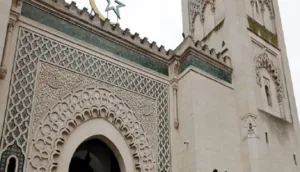 فرنسا تمنع الأئمة من دول أجنبية من دخول أراضيها بحلول عام 2024. (ضمنها المغرب).
