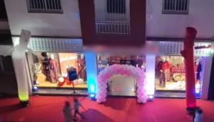 أكادير : إشهار بالضوضاء و الضجيج لمحل تجاري معروف يحول حياة الجيران القاطنين إلى جحيم لا يطاق وسط مطالب بالتدخل للإنصاف.