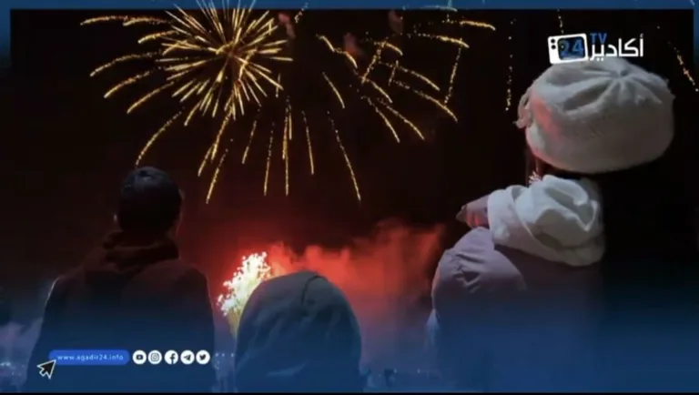 أكادير تستقبل السنة الميلادية الجديدة “2024 ” بشهب إصطناعية و مفرقعات أملا في سنة أفضل