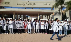 أكادير : أطباء المستقبل يتحررون من القيود الوزارية، و يدافعون على حقوقهم المهضومة في ظل نهج الوزارتين الوصيتين لسياسة الآذان الصماء.